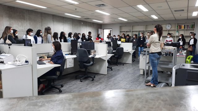 ALUNOS DA EMEF SANDRO LUIZ BRAGA VISITAM O FÓRUM RUY BARBOSA EM AÇÃO DO PROGRAMA TJC