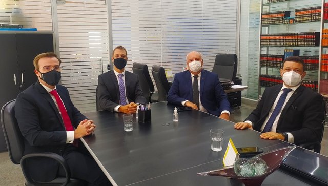 PRESIDENTE DA AMATRA-2 SE REÚNE COM PRESIDENTE E DIRETORES DA ANAMATRA