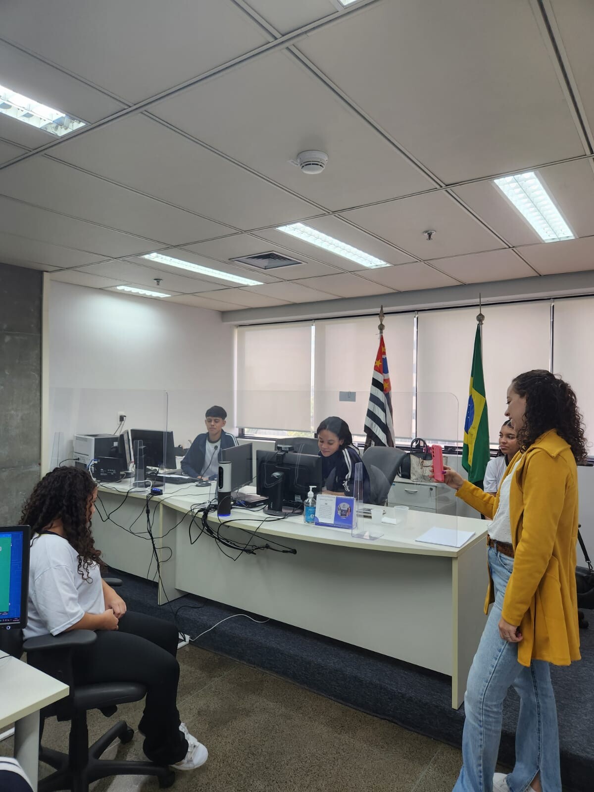 TJC - ALUNOS DA EMEIF VEREADORA ELISABET TITTO VISITAM O FÓRUM RUY BARBOSA