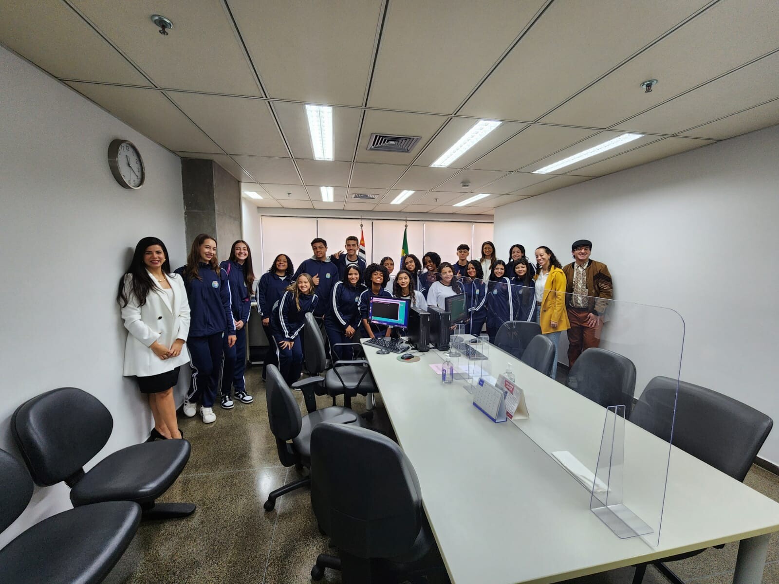 TJC - ALUNOS DA EMEIF VEREADORA ELISABET TITTO VISITAM O FÓRUM RUY BARBOSA