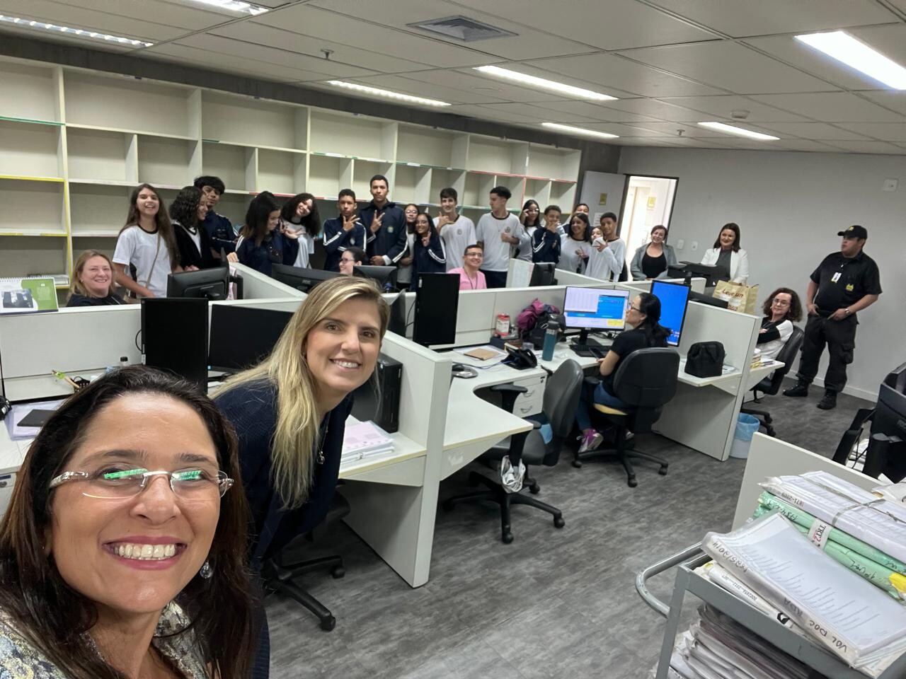 TJC - ALUNOS DA EMEIF VEREADORA ELISABET TITTO VISITAM O FÓRUM RUY BARBOSA