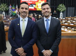 PRESIDENTE E ASSOCIADOS(AS) DA AMATRA-2 RECEBEM COMENDA DA ORDEM DO MÉRITO JUDICIÁRIO DO TRABALHO DA 2ª REGIÃO