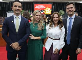 PRESIDENTE E ASSOCIADOS(AS) DA AMATRA-2 RECEBEM COMENDA DA ORDEM DO MÉRITO JUDICIÁRIO DO TRABALHO DA 2ª REGIÃO