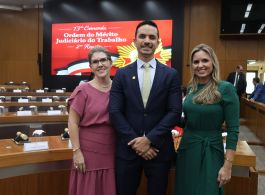 PRESIDENTE E ASSOCIADOS(AS) DA AMATRA-2 RECEBEM COMENDA DA ORDEM DO MÉRITO JUDICIÁRIO DO TRABALHO DA 2ª REGIÃO