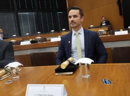PRESIDENTE E ASSOCIADOS(AS) DA AMATRA-2 RECEBEM COMENDA DA ORDEM DO MÉRITO JUDICIÁRIO DO TRABALHO DA 2ª REGIÃO