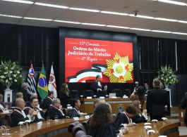 PRESIDENTE E ASSOCIADOS(AS) DA AMATRA-2 RECEBEM COMENDA DA ORDEM DO MÉRITO JUDICIÁRIO DO TRABALHO DA 2ª REGIÃO