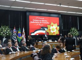 PRESIDENTE E ASSOCIADOS(AS) DA AMATRA-2 RECEBEM COMENDA DA ORDEM DO MÉRITO JUDICIÁRIO DO TRABALHO DA 2ª REGIÃO