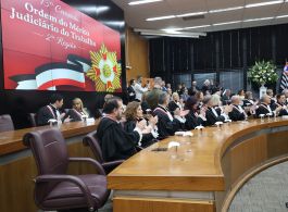 PRESIDENTE E ASSOCIADOS(AS) DA AMATRA-2 RECEBEM COMENDA DA ORDEM DO MÉRITO JUDICIÁRIO DO TRABALHO DA 2ª REGIÃO