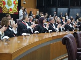 PRESIDENTE E ASSOCIADOS(AS) DA AMATRA-2 RECEBEM COMENDA DA ORDEM DO MÉRITO JUDICIÁRIO DO TRABALHO DA 2ª REGIÃO