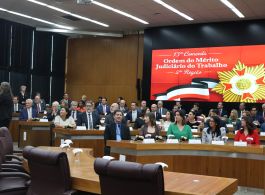 PRESIDENTE E ASSOCIADOS(AS) DA AMATRA-2 RECEBEM COMENDA DA ORDEM DO MÉRITO JUDICIÁRIO DO TRABALHO DA 2ª REGIÃO