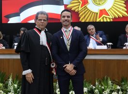 PRESIDENTE E ASSOCIADOS(AS) DA AMATRA-2 RECEBEM COMENDA DA ORDEM DO MÉRITO JUDICIÁRIO DO TRABALHO DA 2ª REGIÃO