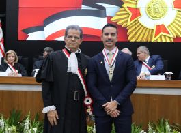 PRESIDENTE E ASSOCIADOS(AS) DA AMATRA-2 RECEBEM COMENDA DA ORDEM DO MÉRITO JUDICIÁRIO DO TRABALHO DA 2ª REGIÃO