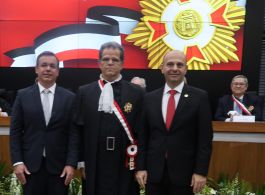 PRESIDENTE E ASSOCIADOS(AS) DA AMATRA-2 RECEBEM COMENDA DA ORDEM DO MÉRITO JUDICIÁRIO DO TRABALHO DA 2ª REGIÃO