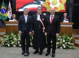 PRESIDENTE E ASSOCIADOS(AS) DA AMATRA-2 RECEBEM COMENDA DA ORDEM DO MÉRITO JUDICIÁRIO DO TRABALHO DA 2ª REGIÃO