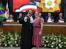 PRESIDENTE E ASSOCIADOS(AS) DA AMATRA-2 RECEBEM COMENDA DA ORDEM DO MÉRITO JUDICIÁRIO DO TRABALHO DA 2ª REGIÃO