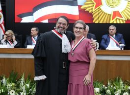 PRESIDENTE E ASSOCIADOS(AS) DA AMATRA-2 RECEBEM COMENDA DA ORDEM DO MÉRITO JUDICIÁRIO DO TRABALHO DA 2ª REGIÃO