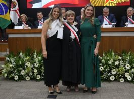 PRESIDENTE E ASSOCIADOS(AS) DA AMATRA-2 RECEBEM COMENDA DA ORDEM DO MÉRITO JUDICIÁRIO DO TRABALHO DA 2ª REGIÃO