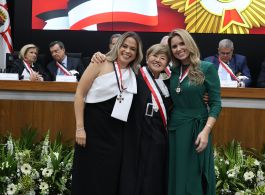 PRESIDENTE E ASSOCIADOS(AS) DA AMATRA-2 RECEBEM COMENDA DA ORDEM DO MÉRITO JUDICIÁRIO DO TRABALHO DA 2ª REGIÃO