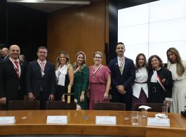 PRESIDENTE E ASSOCIADOS(AS) DA AMATRA-2 RECEBEM COMENDA DA ORDEM DO MÉRITO JUDICIÁRIO DO TRABALHO DA 2ª REGIÃO