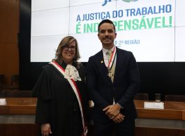 PRESIDENTE E ASSOCIADOS(AS) DA AMATRA-2 RECEBEM COMENDA DA ORDEM DO MÉRITO JUDICIÁRIO DO TRABALHO DA 2ª REGIÃO