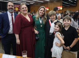 PRESIDENTE E ASSOCIADOS(AS) DA AMATRA-2 RECEBEM COMENDA DA ORDEM DO MÉRITO JUDICIÁRIO DO TRABALHO DA 2ª REGIÃO