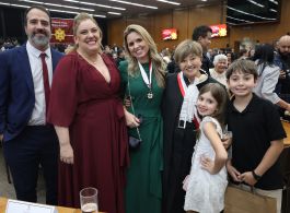 PRESIDENTE E ASSOCIADOS(AS) DA AMATRA-2 RECEBEM COMENDA DA ORDEM DO MÉRITO JUDICIÁRIO DO TRABALHO DA 2ª REGIÃO