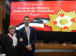 PRESIDENTE E ASSOCIADOS(AS) DA AMATRA-2 RECEBEM COMENDA DA ORDEM DO MÉRITO JUDICIÁRIO DO TRABALHO DA 2ª REGIÃO
