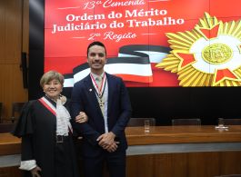 PRESIDENTE E ASSOCIADOS(AS) DA AMATRA-2 RECEBEM COMENDA DA ORDEM DO MÉRITO JUDICIÁRIO DO TRABALHO DA 2ª REGIÃO