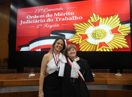 PRESIDENTE E ASSOCIADOS(AS) DA AMATRA-2 RECEBEM COMENDA DA ORDEM DO MÉRITO JUDICIÁRIO DO TRABALHO DA 2ª REGIÃO