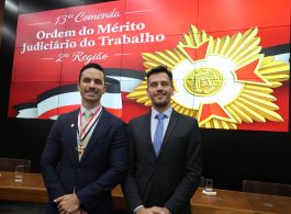 PRESIDENTE E ASSOCIADOS(AS) DA AMATRA-2 RECEBEM COMENDA DA ORDEM DO MÉRITO JUDICIÁRIO DO TRABALHO DA 2ª REGIÃO