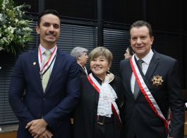 PRESIDENTE E ASSOCIADOS(AS) DA AMATRA-2 RECEBEM COMENDA DA ORDEM DO MÉRITO JUDICIÁRIO DO TRABALHO DA 2ª REGIÃO