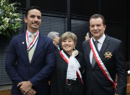 PRESIDENTE E ASSOCIADOS(AS) DA AMATRA-2 RECEBEM COMENDA DA ORDEM DO MÉRITO JUDICIÁRIO DO TRABALHO DA 2ª REGIÃO
