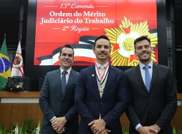 PRESIDENTE E ASSOCIADOS(AS) DA AMATRA-2 RECEBEM COMENDA DA ORDEM DO MÉRITO JUDICIÁRIO DO TRABALHO DA 2ª REGIÃO